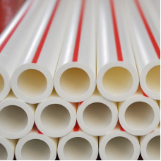 Полипропиленовая труба напорная армированная стекловолокном круглая белая для горячего водоснабжения S 2,5 (SDR 6) PP-RCT 90х15 мм ГОСТ/ТУ